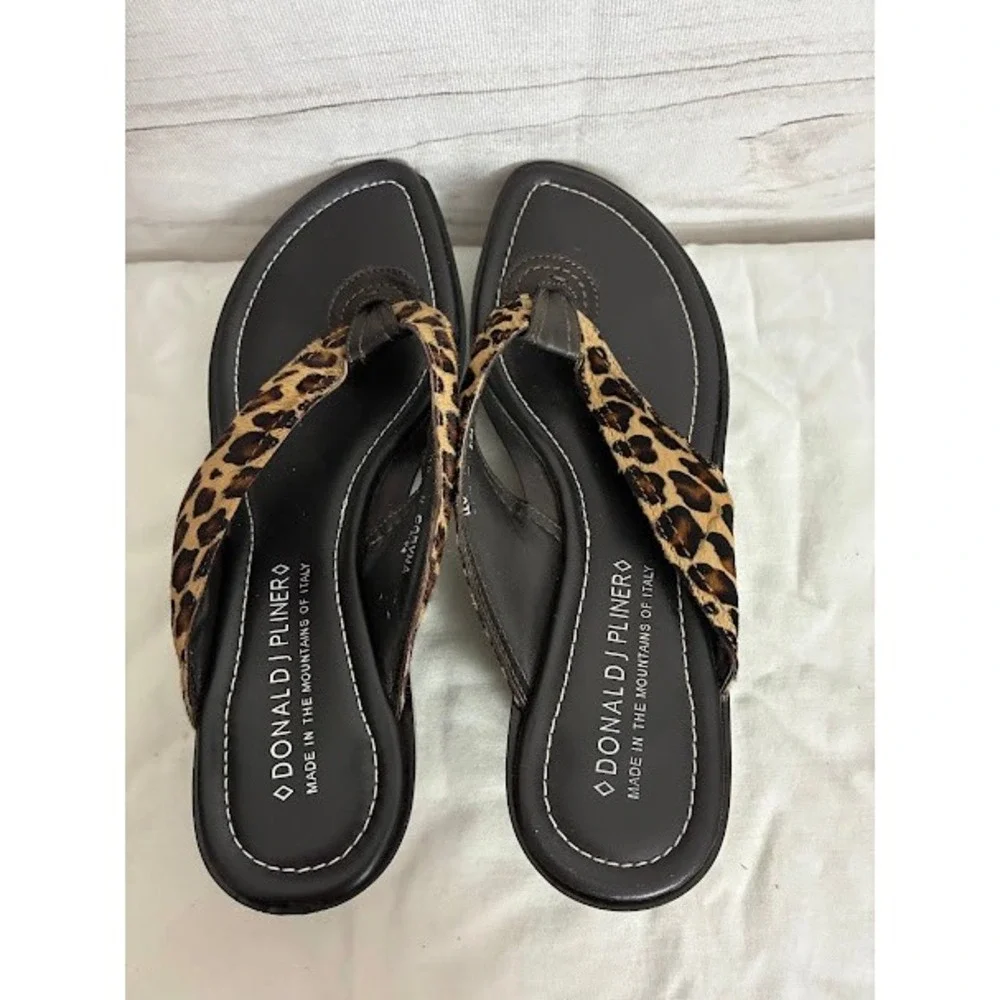 Donald J Pliner Coryna Leopard Calf Hair Wedge Thong Sandals Brown Womens 10 N